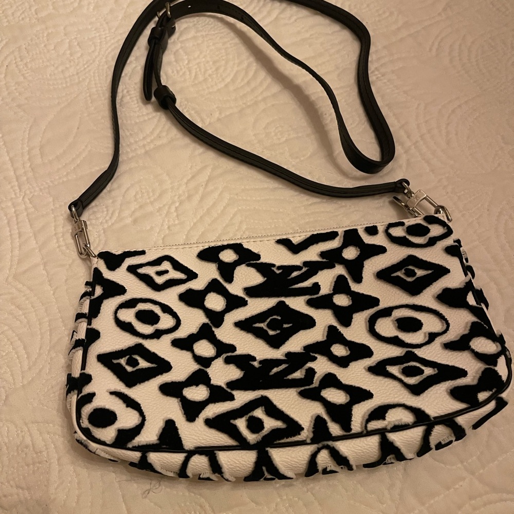 LV black and white pochette. Includes strap & wristlet, LV box & dust cover.